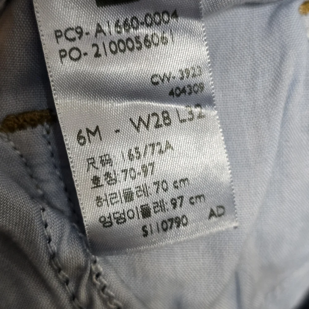 Levis Jeans Womens Size 6 W28 L32 Blue Classic Bootcut Dark Wash Denim MidRise - Picture 3 of 16